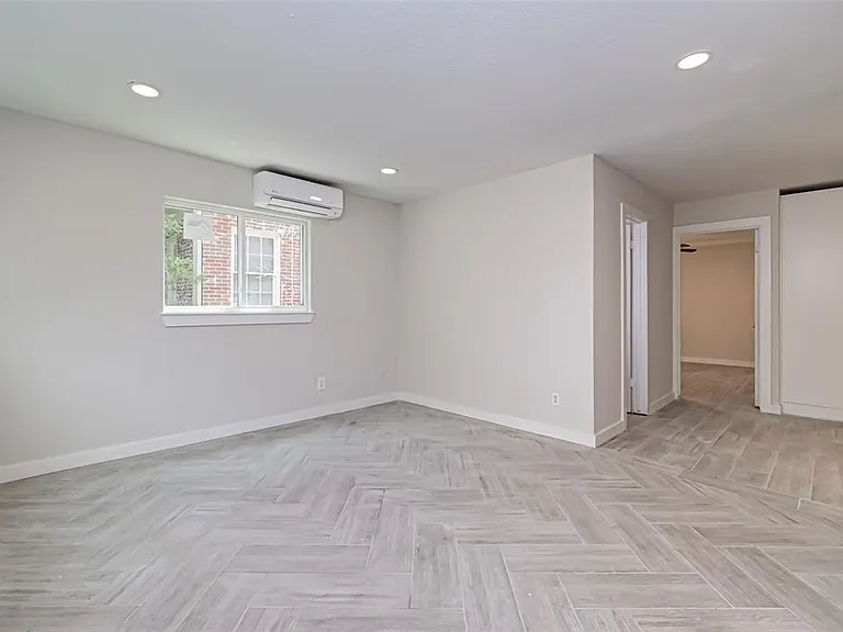 1747 Wroxton Ct #2 — Photo 6