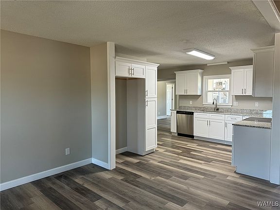 5th image of 3876 Aspen St