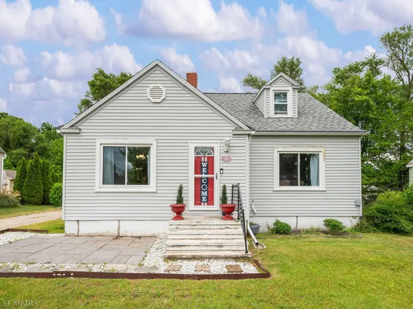 2225 S Cleveland Ave, Saint Joseph, MI 49085