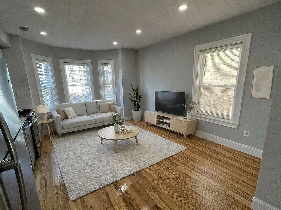 372 Oxford St #3