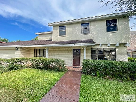 3rd image of 2706 Lazy Lake Dr