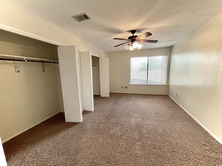 4345 Carter Creek Pkwy — Photo 4