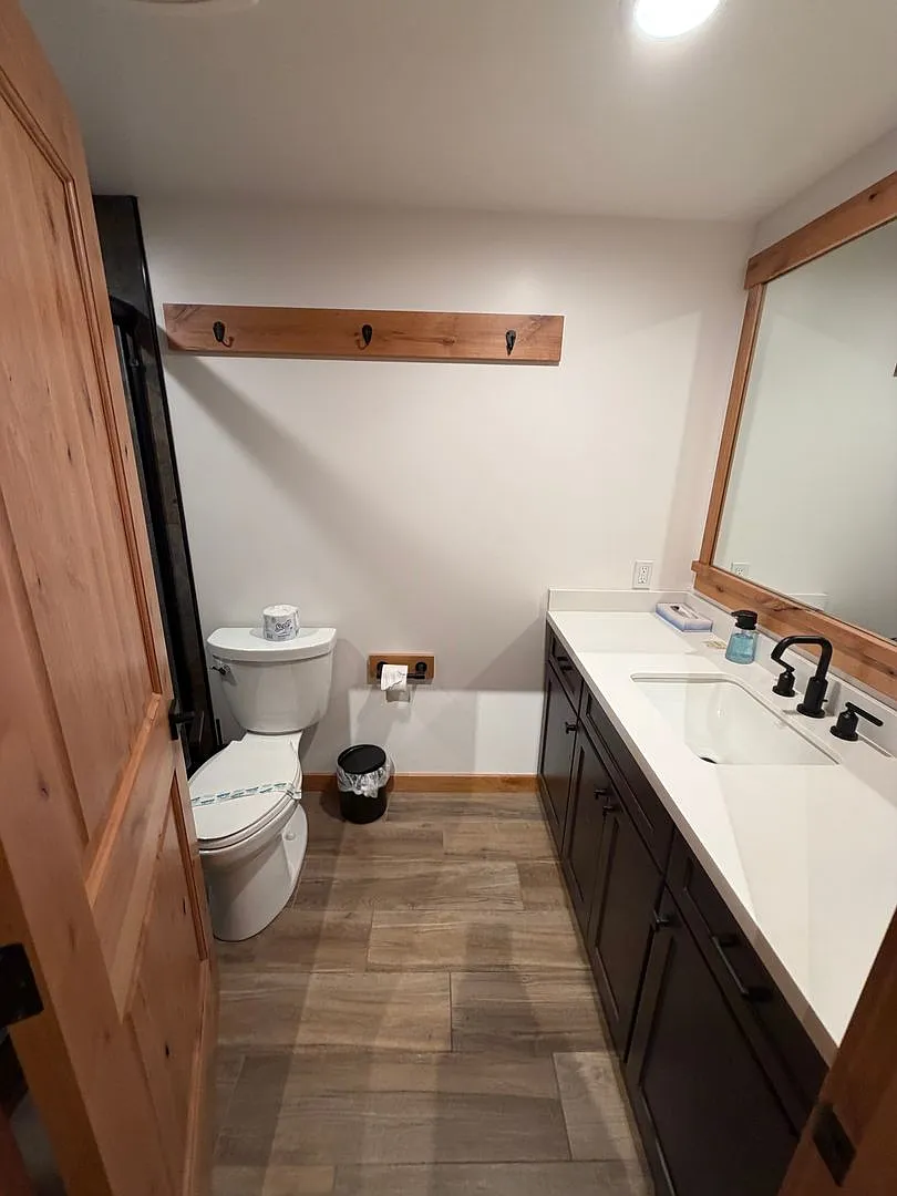 Fully Furnished 2 Bedroom + Loft, 2 Bath Mountain Retreat | Remodeled Sunny Slopes Home | 4-12 Mo... — Photo 3
