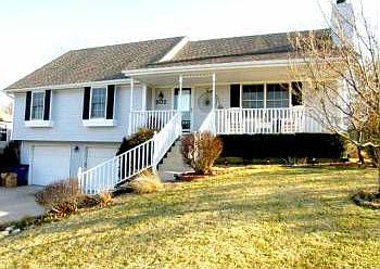 1st image of 502 NE Fox Trail Dr