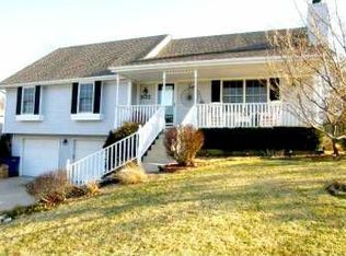 502 NE Fox Trail Dr, Blue Springs, MO 64014