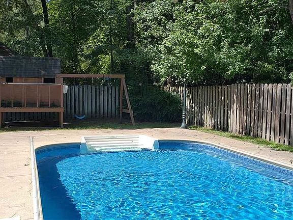 3rd image of 3807 Long Leaf Dr