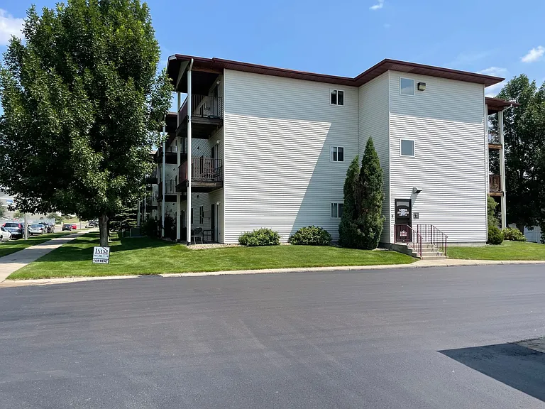 Turnpike Apartments — Photo 12