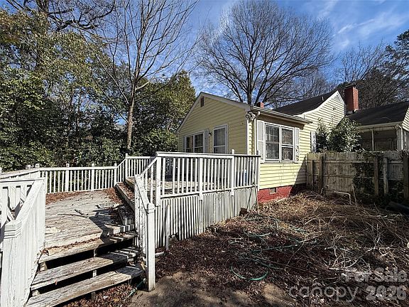 3rd image of 4215 Dinglewood Ave