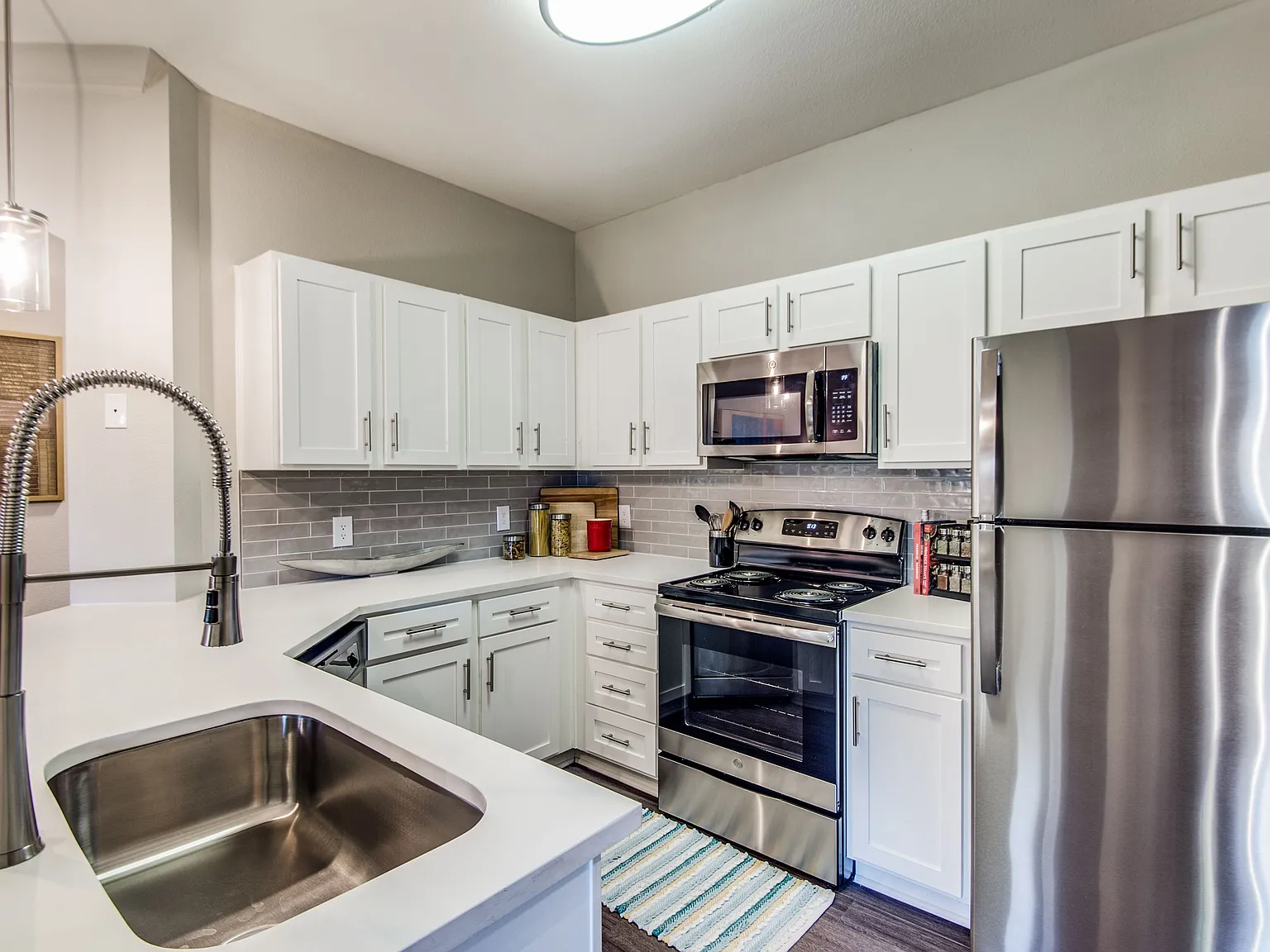 Aventura on Briar Forest — Photo 2