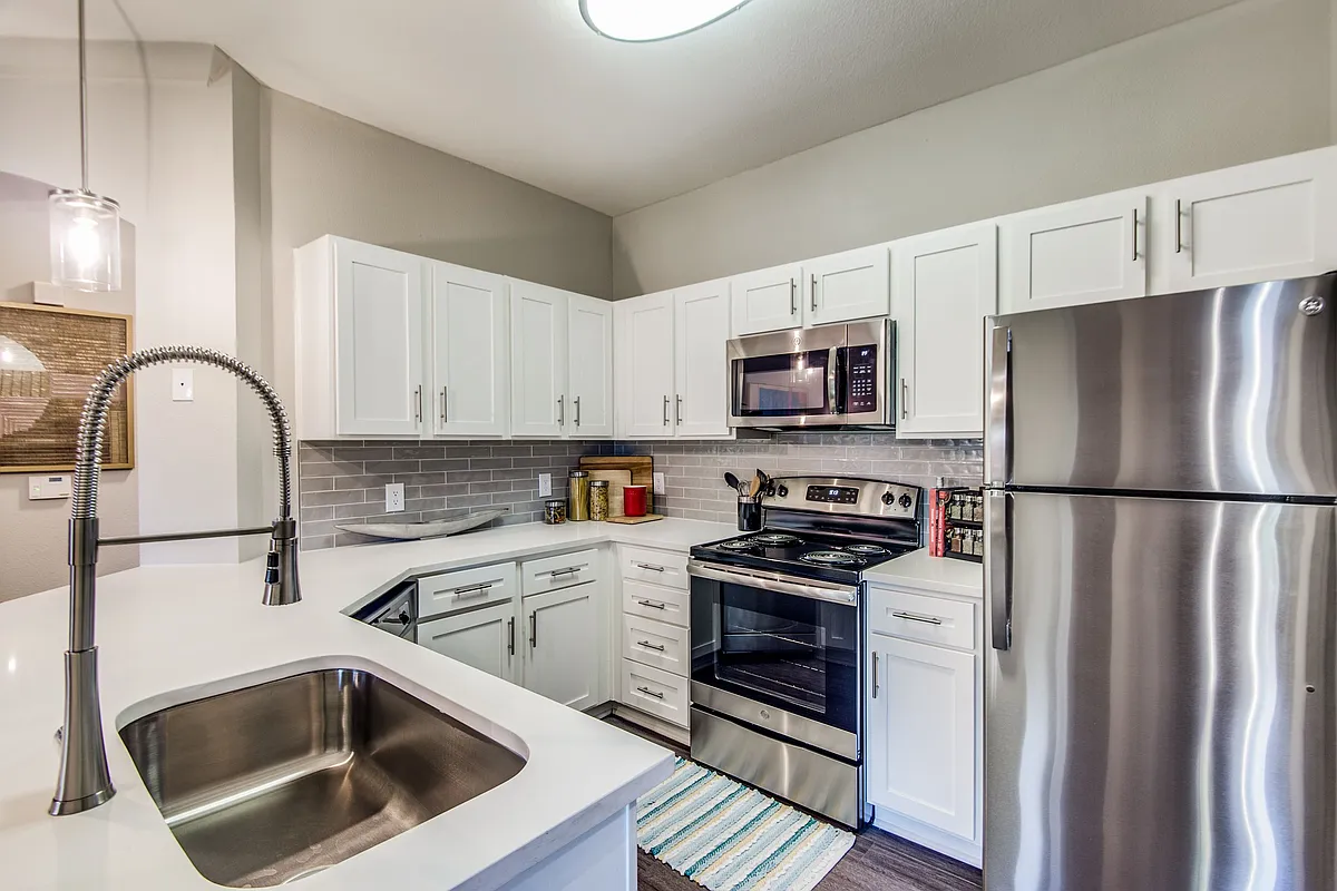Building Photo - Aventura on Briar Forest