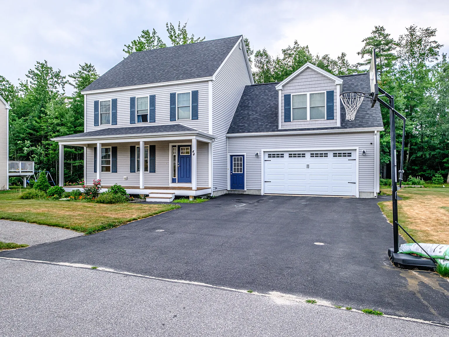 4 bed, 2.5 bath, 2413 sqft, $4,200 — Photo 2