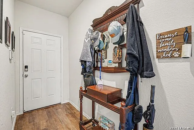 4 bed, 2.0 bath, 1690 sqft, $1,950 — Photo 3
