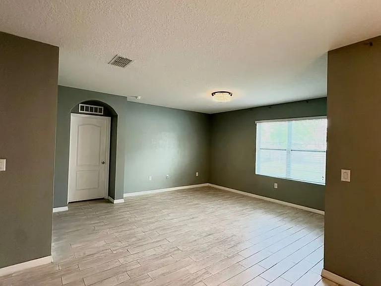 1519 Diamond Loop Dr — Photo 2