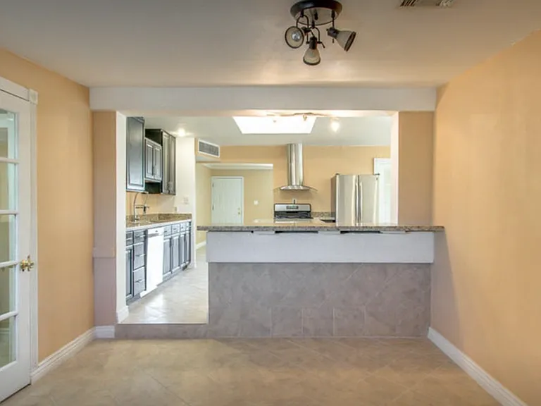 2448 W Freeway Ln — Photo 10