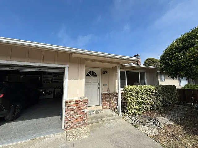 226 Getchell St — Photo 21