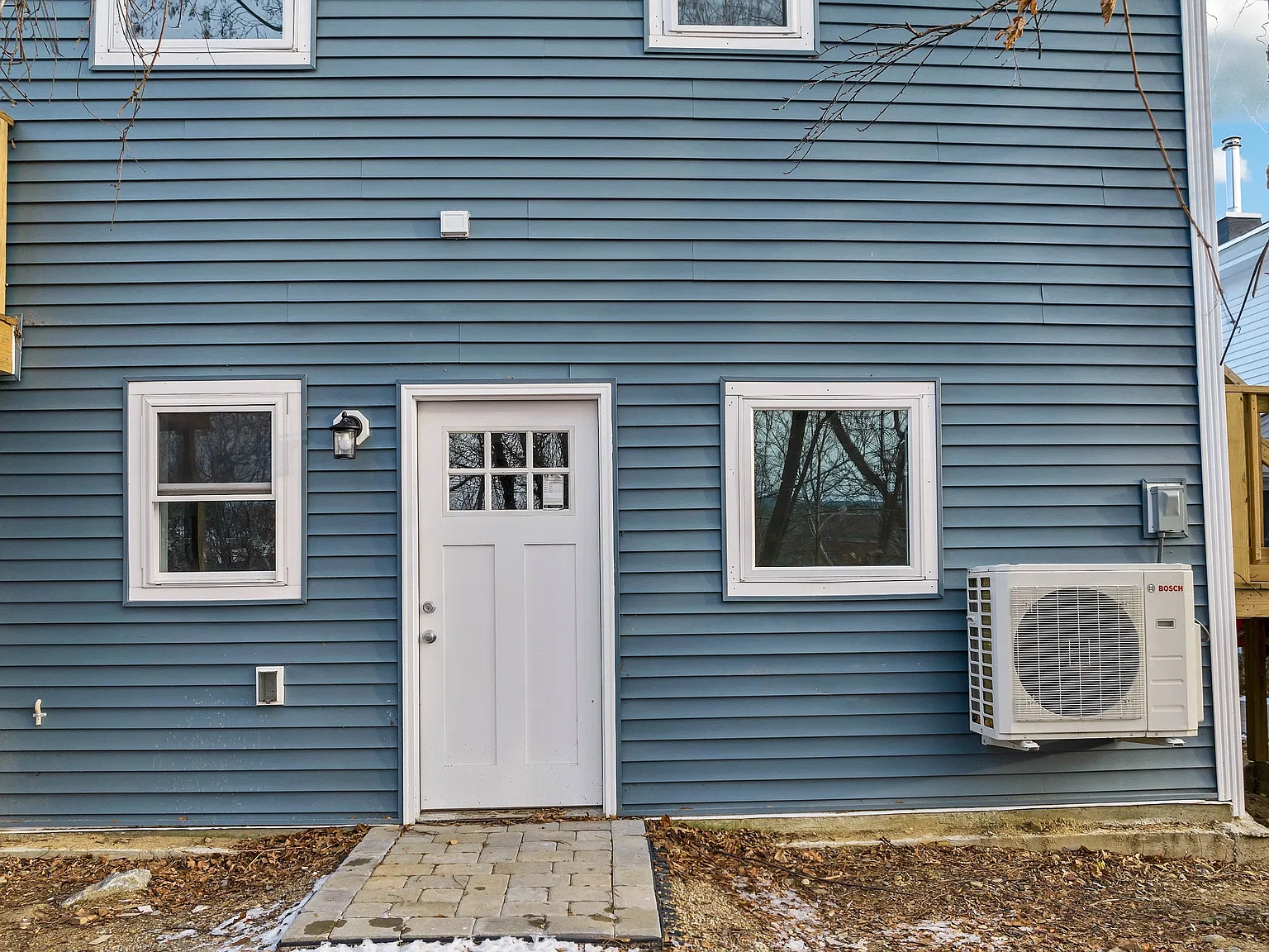 686 Union Ave — Photo 2