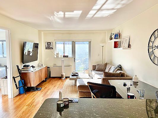 3rd image of 19 Clinton St APT 304