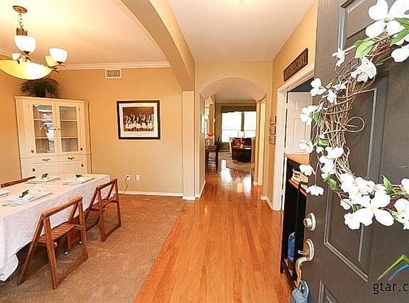 3rd image of 201 Post Oak Ct