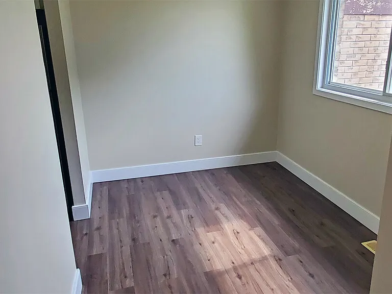 33 Berkley Dr — Photo 6