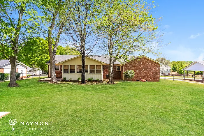 409 Shamrock Dr — Photo 14