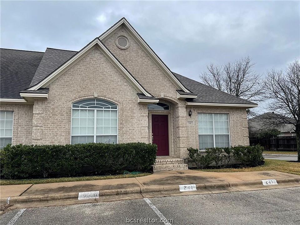 1st image of 241 Navarro Dr