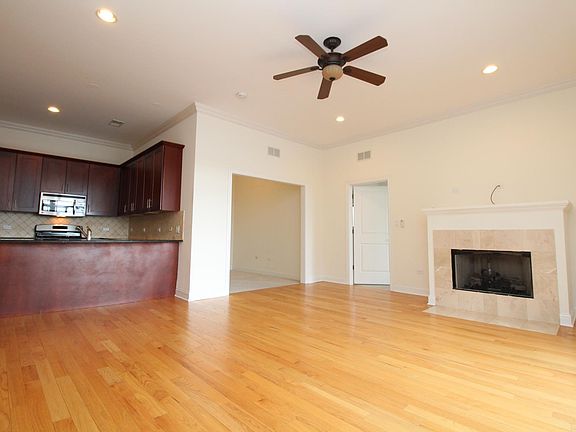 2nd image of 4651 N Greenview Ave APT 202