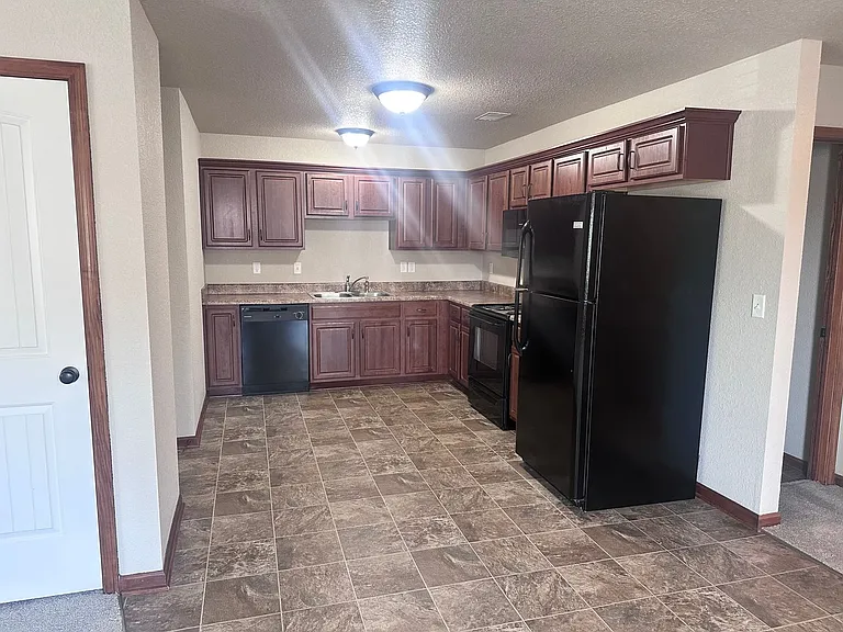 108 SE Rose Garden Ln — Photo 5