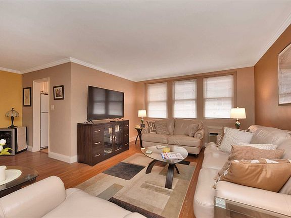 4th image of 101 2nd St APT A3