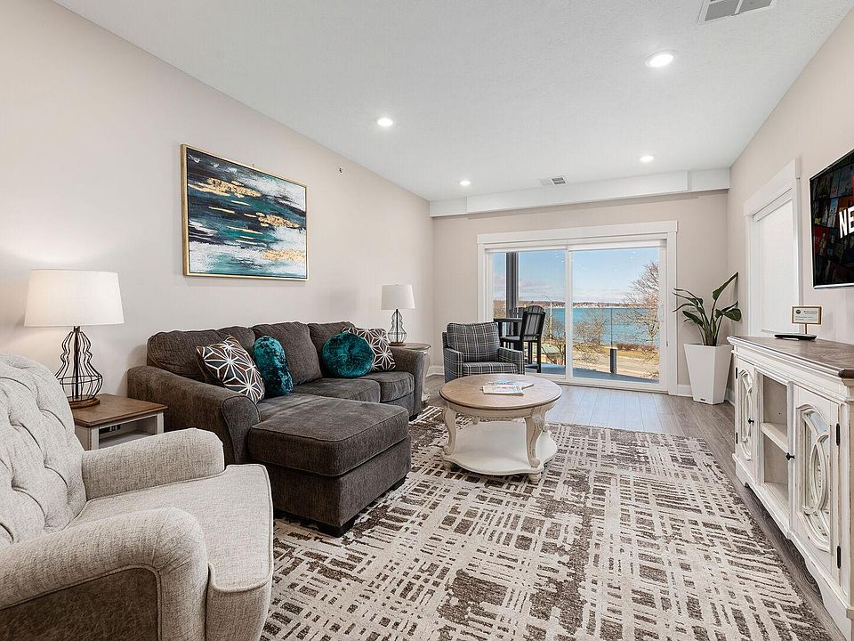 1st image of 539 Bay St #203E