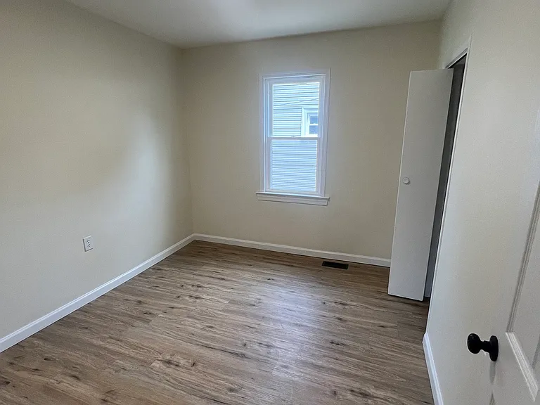 23392 Hazelwood Ave — Photo 2