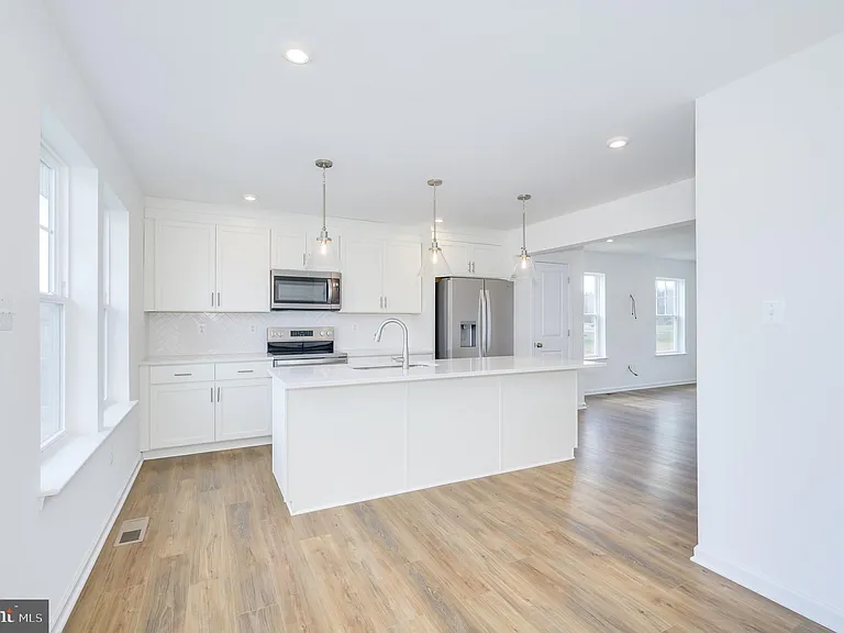 519 Fontana Cir — Photo 21