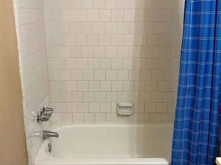 10722 Highland Woods Dr — Photo 5