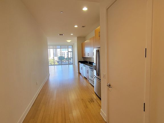 4th image of 3223 W 6th St Unit 512