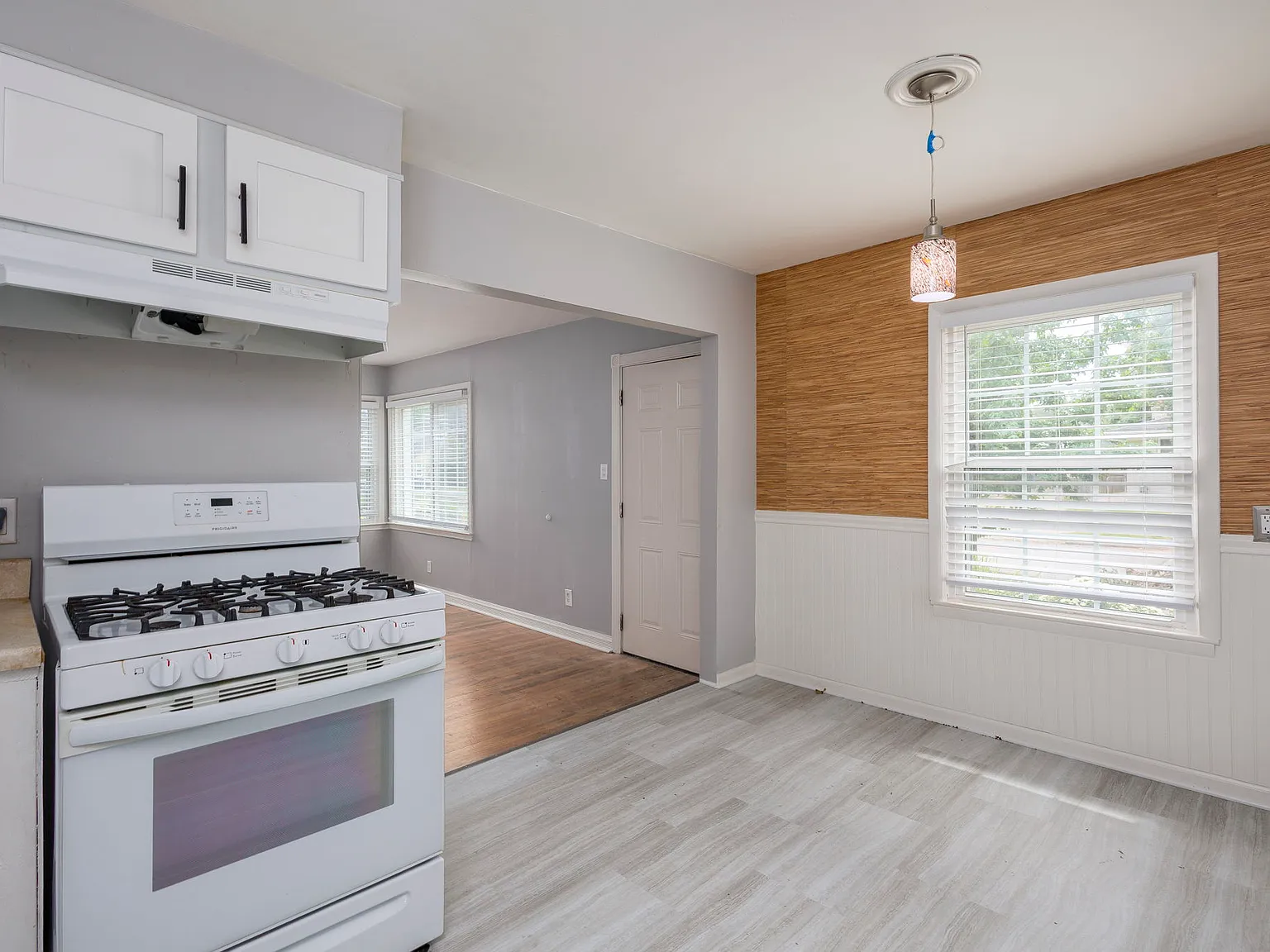 3 bed, 906 sqft, $1,950 — Photo 4