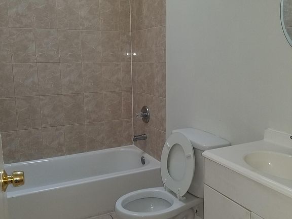 5th image of 4762 Vista St