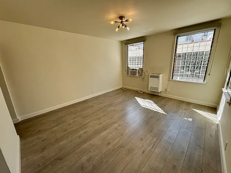 169 N La Peer Dr #6 — Photo 2