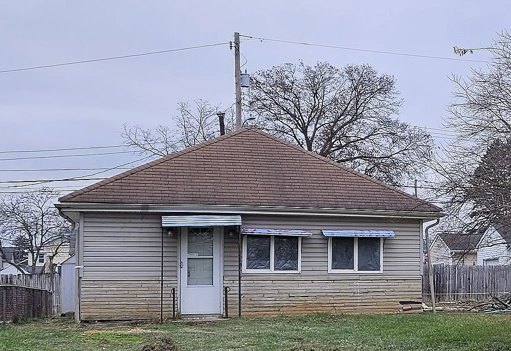 537 Helen St photo 1