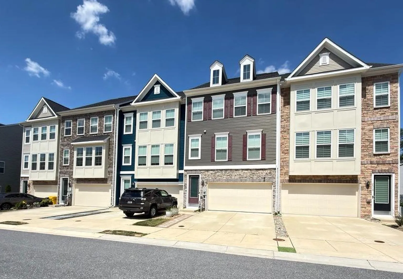 Stunning 4bd 3.5bth Townhome in the Enclave at Waugh Chapel — Photo 1