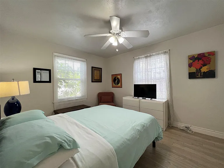 819 SW 9th Ter — Photo 19