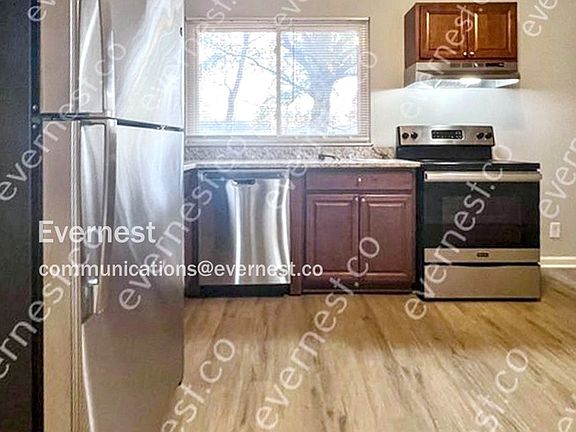 3rd image of 2931 Oriental Dr