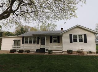 2406 W Lake Dr, Highland, IL