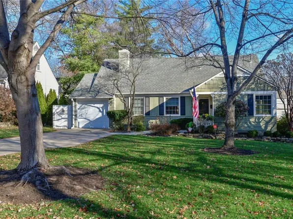 5537 Fairway Rd, Fairway, KS 66205