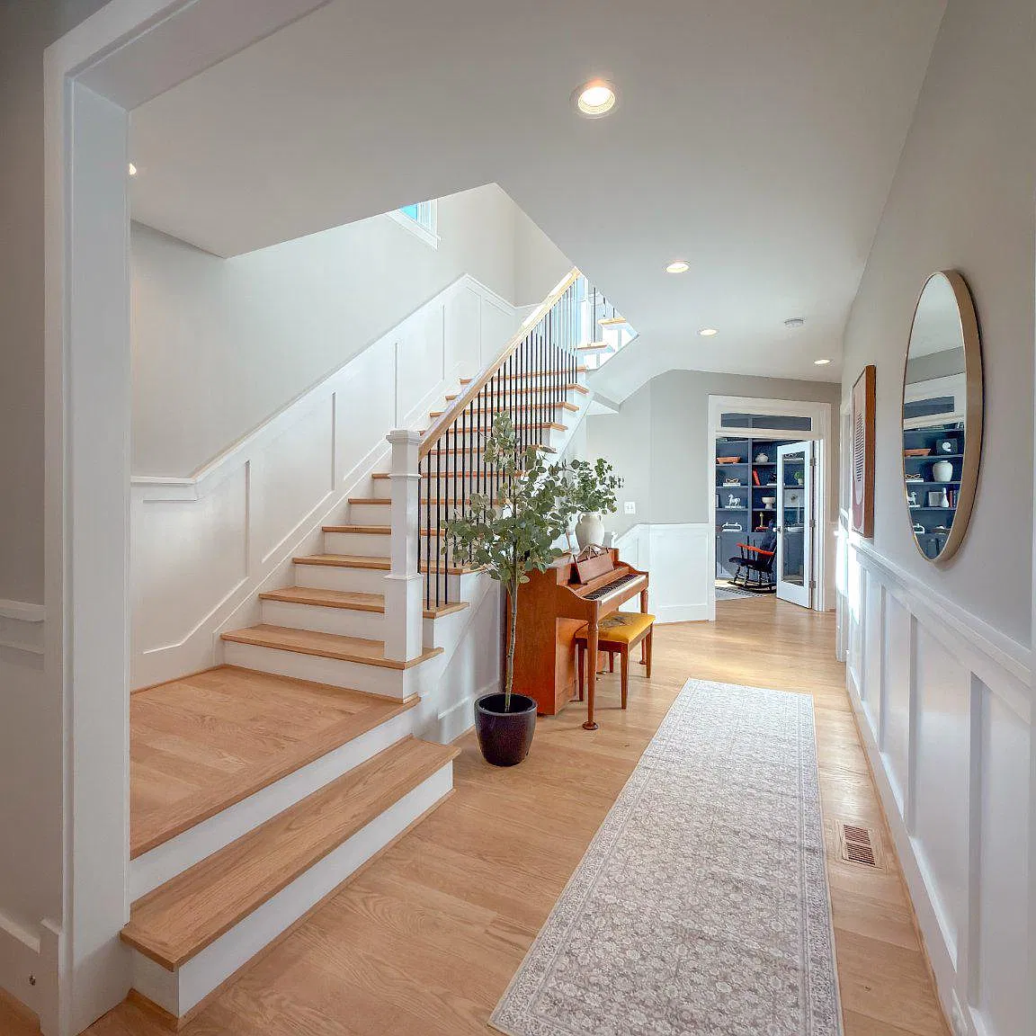 5 bed, 4.5 bath, 4502 sqft, $11,500 — Photo 2