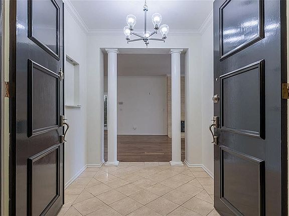 3rd image of 1505 S Bentley Ave APT 104