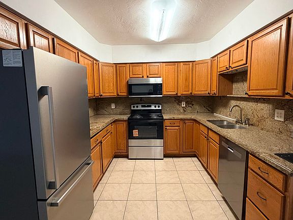 3rd image of 198 SW 15th Street