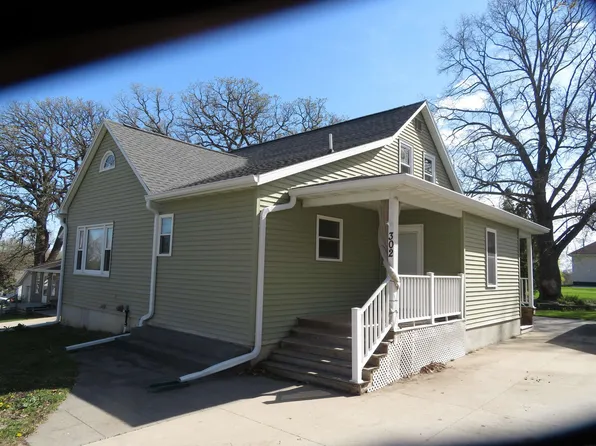 302 1st St, Parkersburg, IA 50665