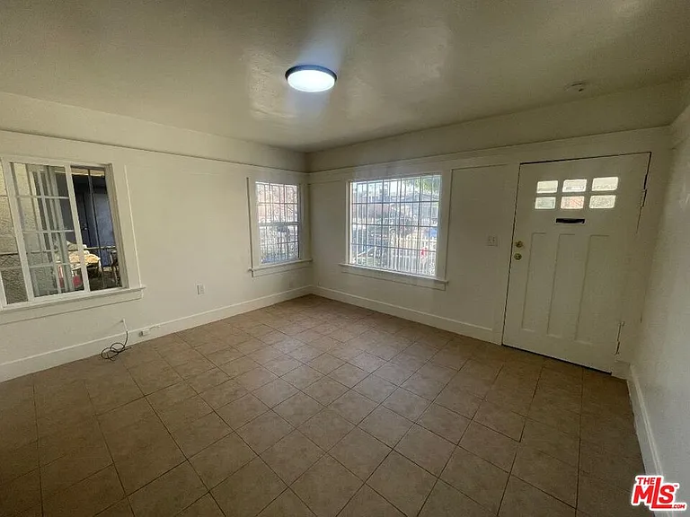708 W Vernon Ave — Photo 5