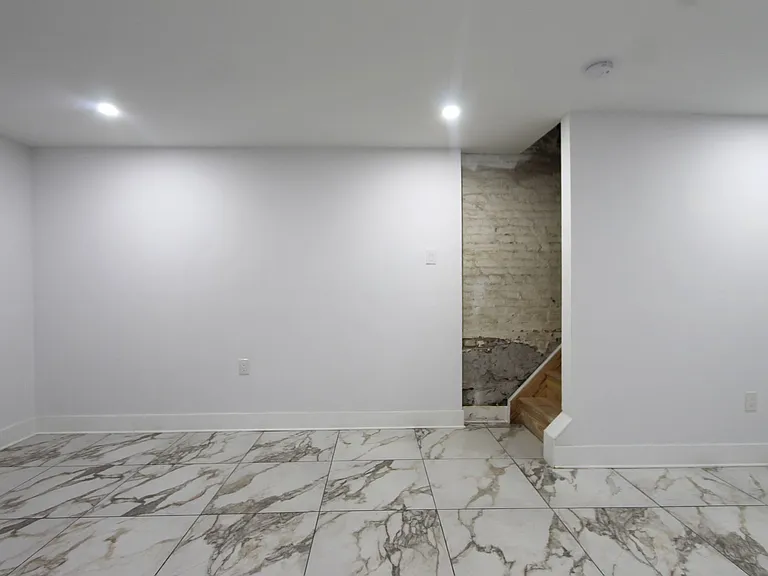 103 E Coulter St — Photo 39