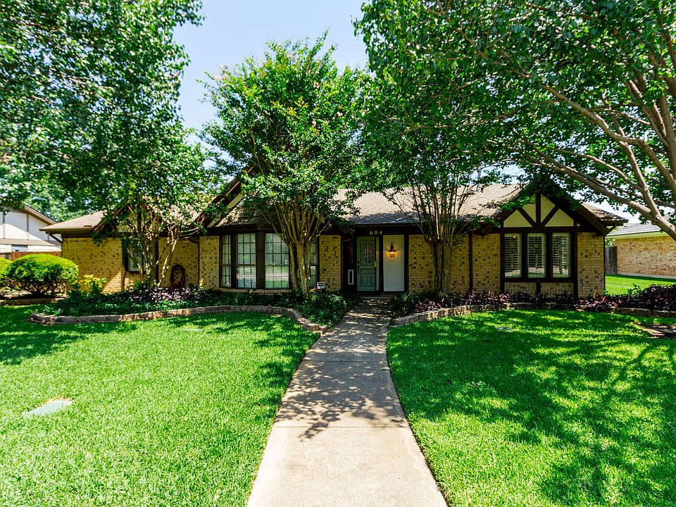 1st image of 604 W Louella Dr