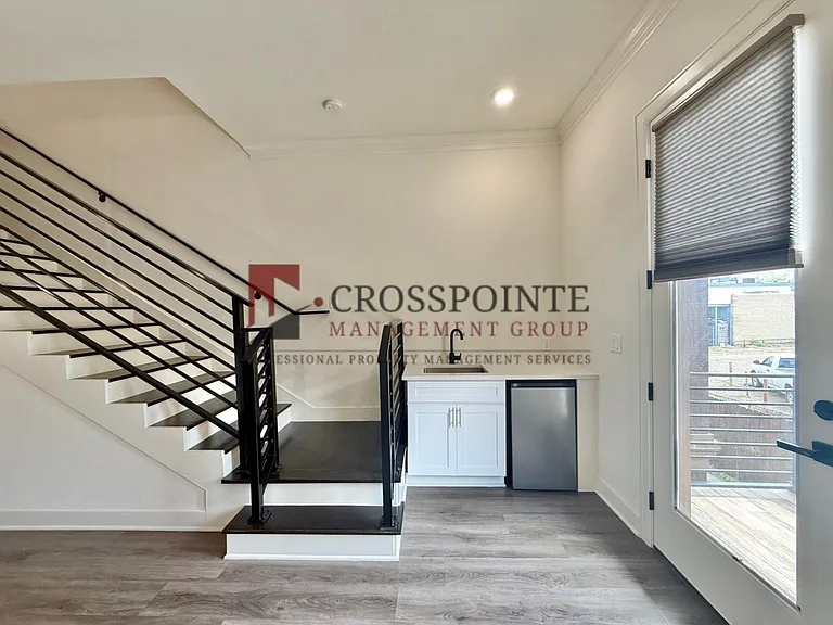 548 W Erwin St — Photo 14